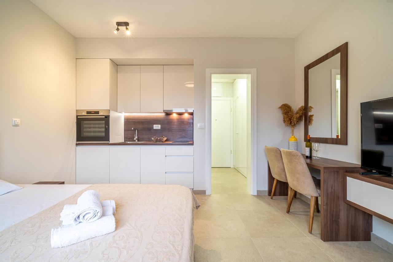 Studio Apartment N2 Tivat Exteriör bild